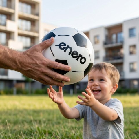 PIŁKA NOŻNA WINYLOWA BIEDRONKA SOCCER BIAŁO CZARNA 21CM 85G ENERO