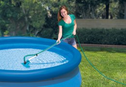 Zestaw czyszczący do czyszczenia basenów z odkurzaczem wodnym INTEX 28002